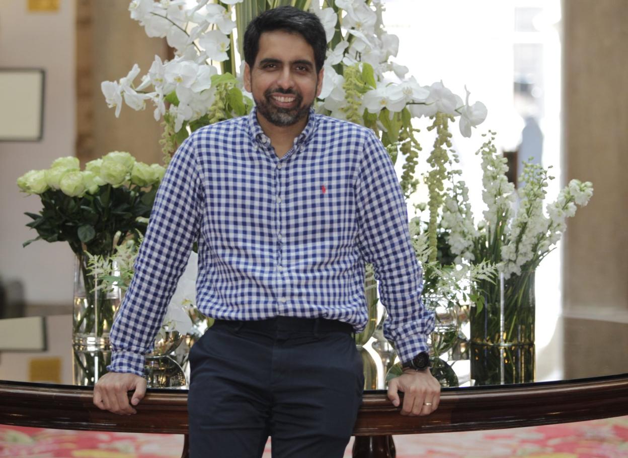 Salman Khan, en el vestíbulo del hotel de La Reconquista. 