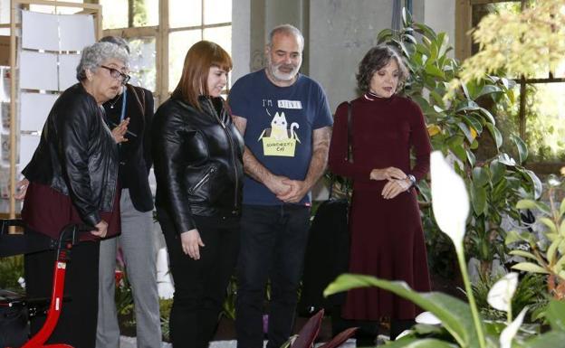 Imagen. Joanne Chory y Sandra Myrna Díaz conectan con los jóvenes en la Fábrica de Armas de la Vega