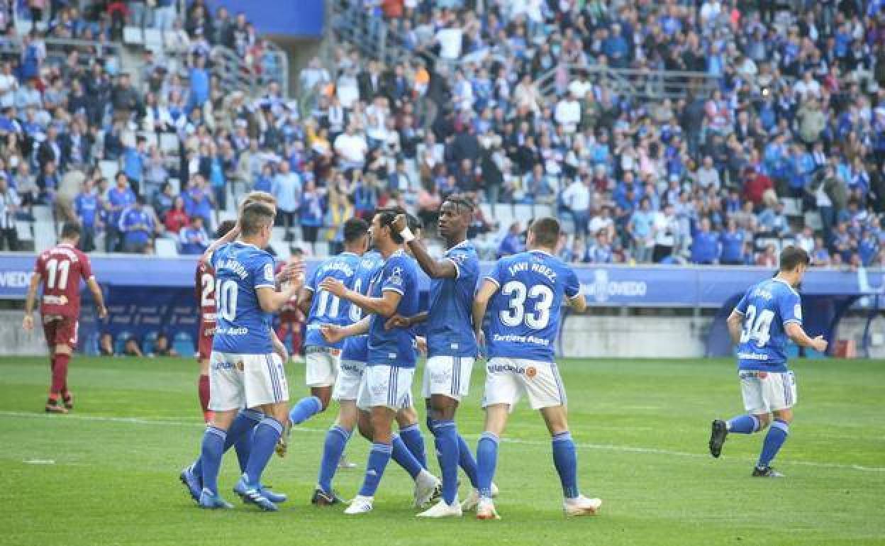 Real Oviedo y Girona se enfrentan este domingo en el Carlos Tartiere.