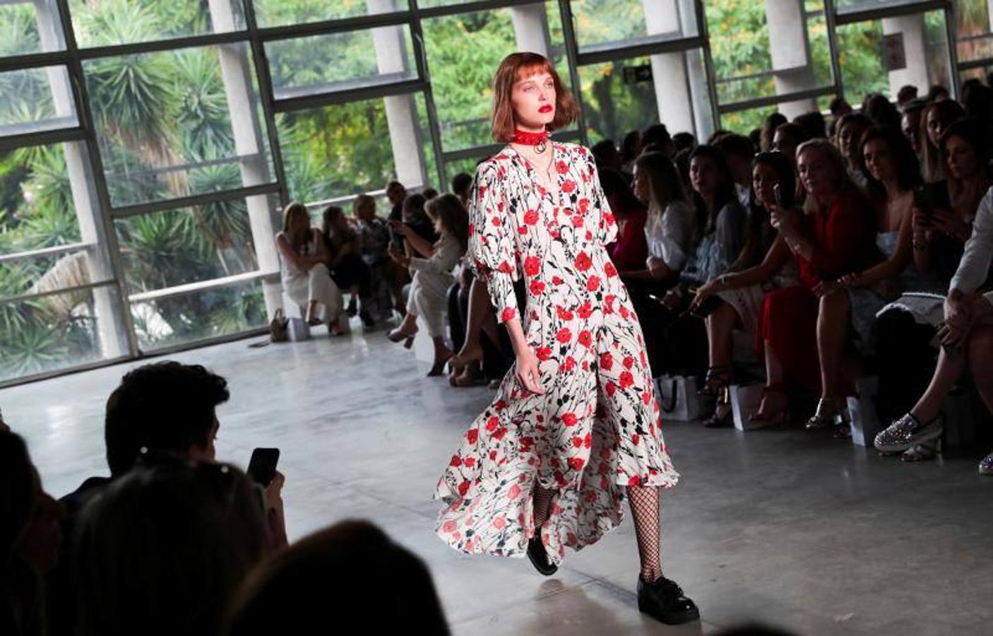 La 48ª semana de la moda de Sao Paulo ha dado el pistoletazo de salida con uno de sus desfiles más reivindicativos, en el que ha triunfado la moda vaquera, las prendas sobrepuestas, la mezcla de lo moderno, lo clásico, sport y lo atrevido. Pero sobre todo, la reivindicación por una moda sostenible y respetuosa con el medio ambiente