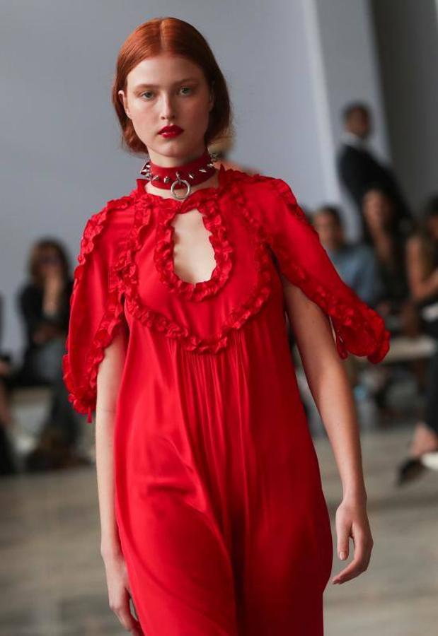 La 48ª semana de la moda de Sao Paulo ha dado el pistoletazo de salida con uno de sus desfiles más reivindicativos, en el que ha triunfado la moda vaquera, las prendas sobrepuestas, la mezcla de lo moderno, lo clásico, sport y lo atrevido. Pero sobre todo, la reivindicación por una moda sostenible y respetuosa con el medio ambiente