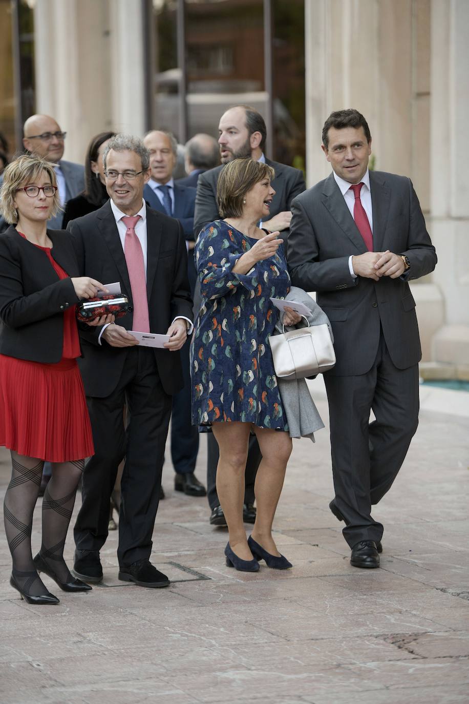 En el equipamiento ovetense han estado presentes numerosos representantes de la vida social, económica y política de la región.