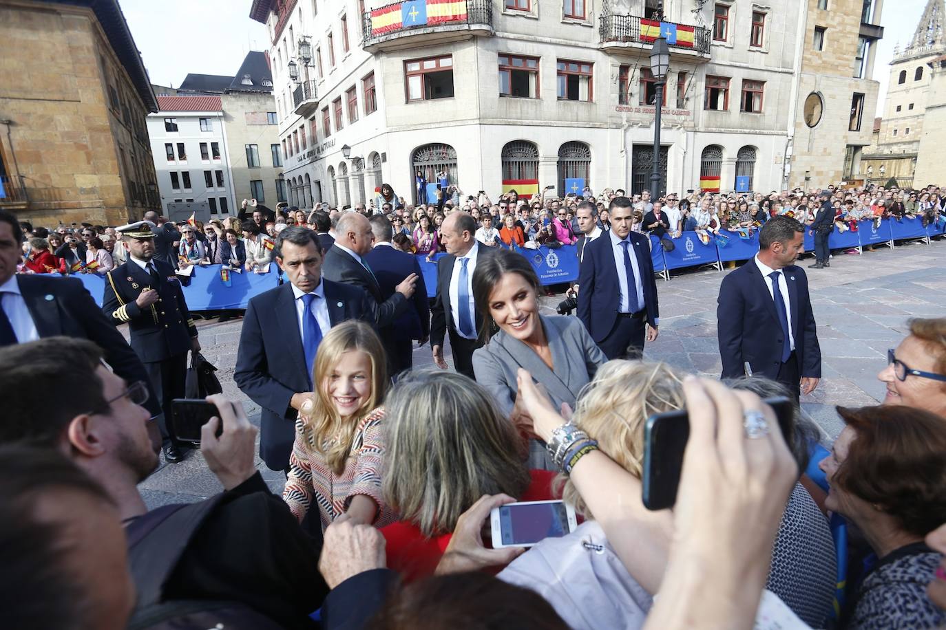 Doña Leonor llega a Oviedo en sus primeros Premios Princesa de Asturias. 