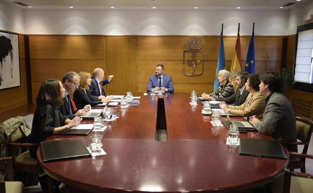 El Principado elude valorar el uso del asturiano en la Junta