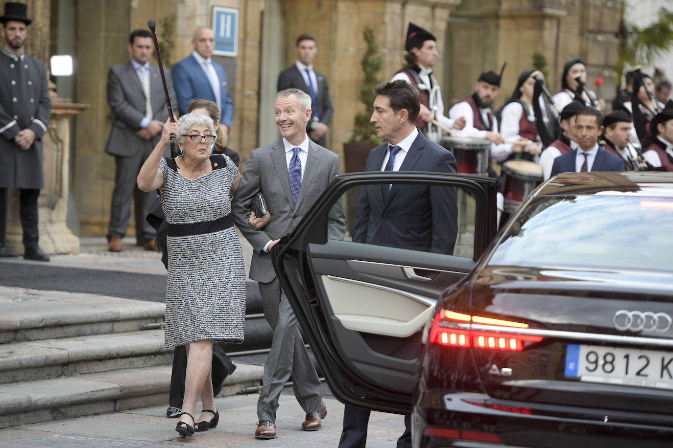 Familia Real, premiados e invitados han lucido sus mejores galas para asistir la ceremonia de entrega de los Premios