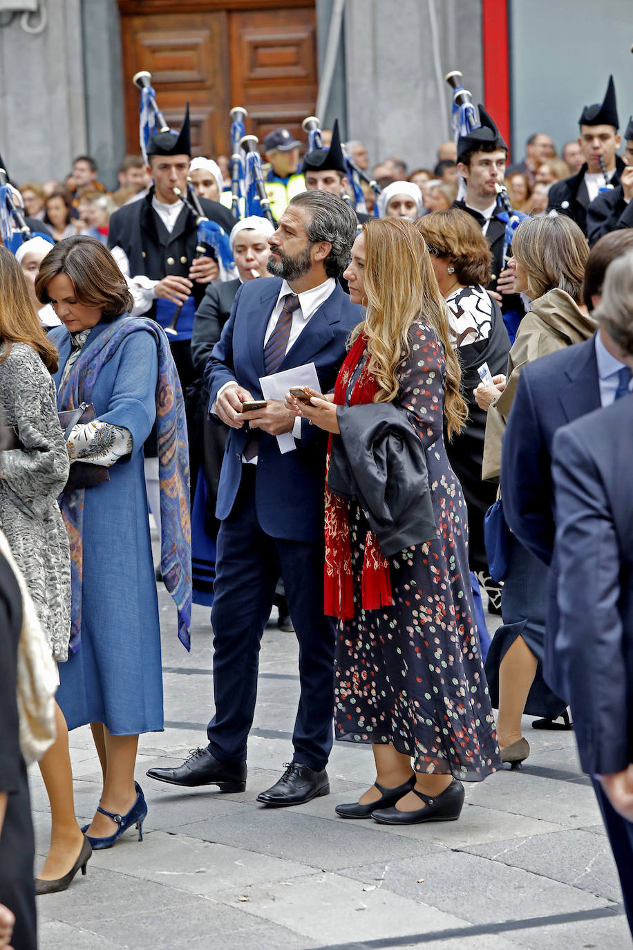 Familia Real, premiados e invitados han lucido sus mejores galas para asistir la ceremonia de entrega de los Premios