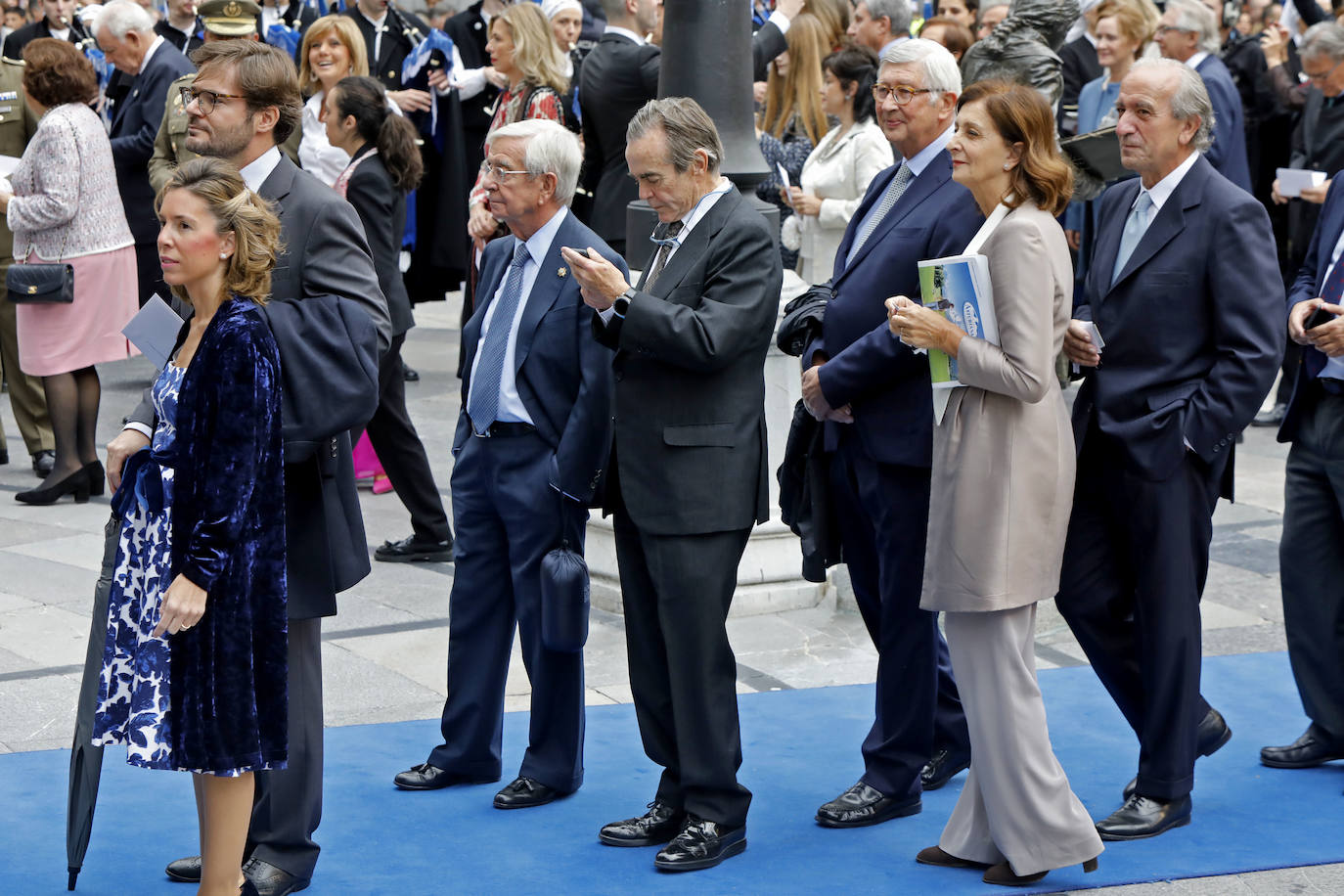 Familia Real, premiados e invitados han lucido sus mejores galas para asistir la ceremonia de entrega de los Premios