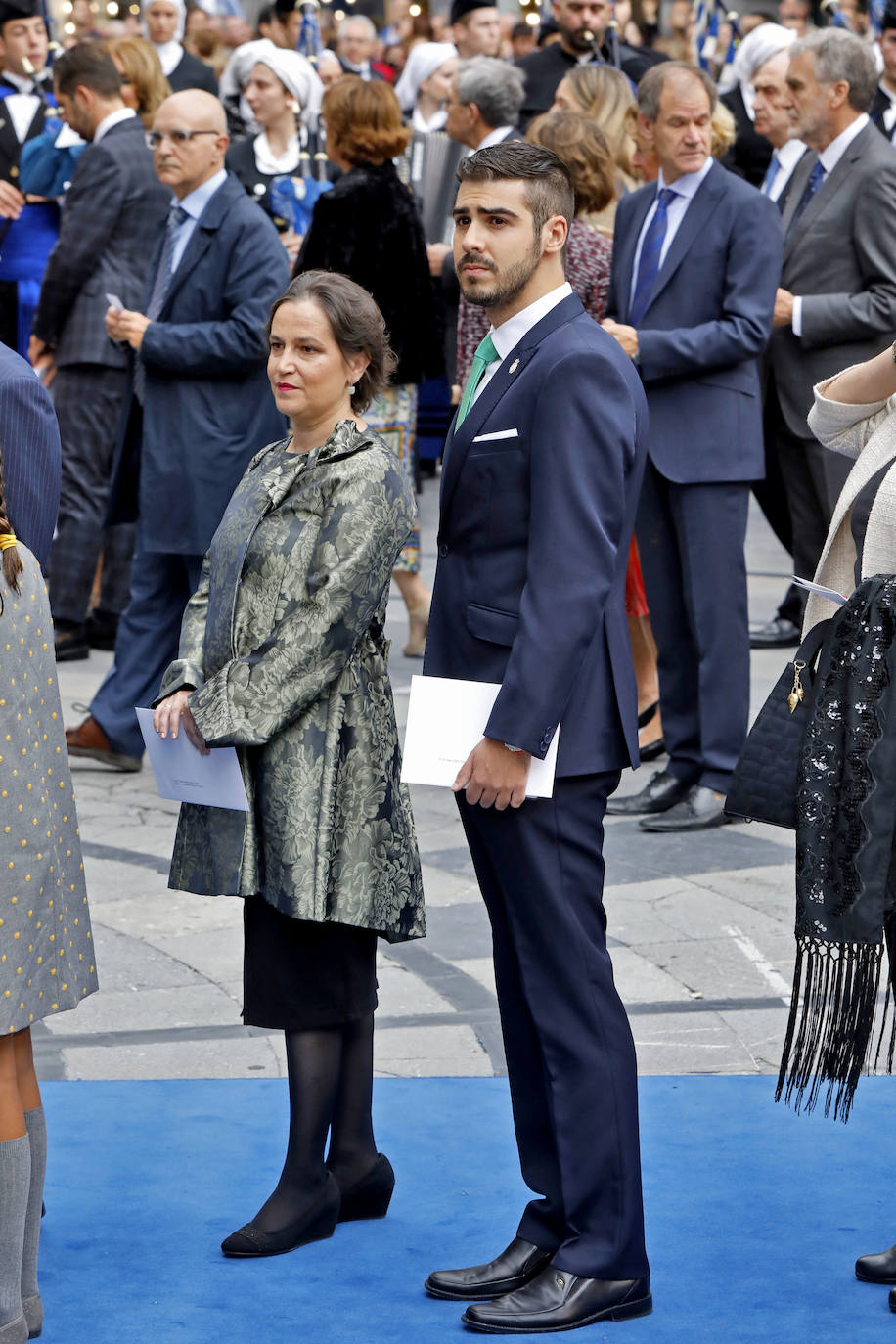 Familia Real, premiados e invitados han lucido sus mejores galas para asistir la ceremonia de entrega de los Premios