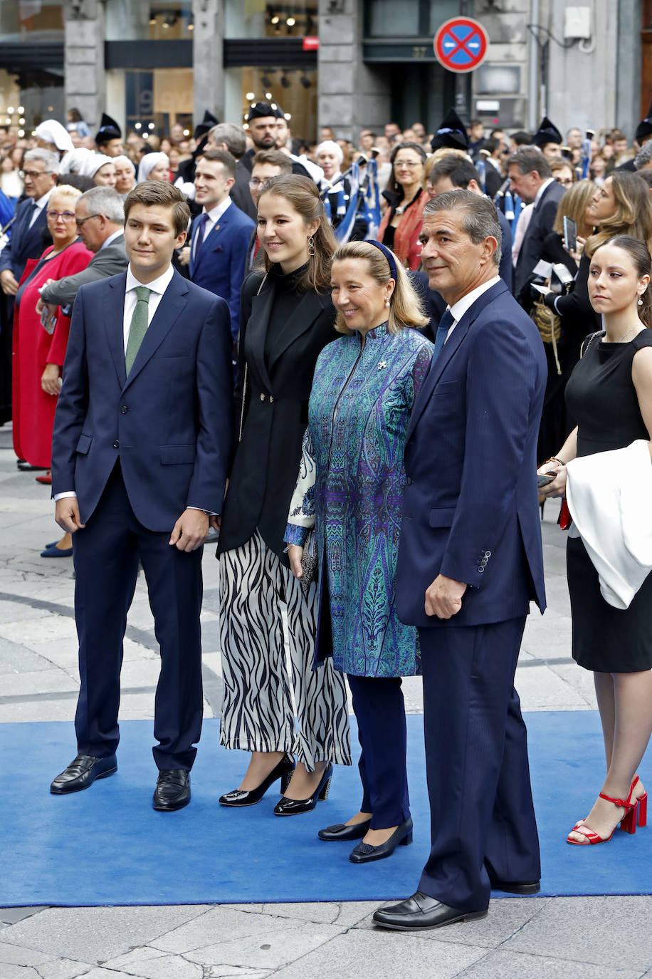 Familia Real, premiados e invitados han lucido sus mejores galas para asistir la ceremonia de entrega de los Premios