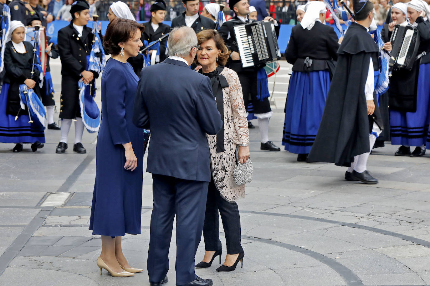 Familia Real, premiados e invitados han lucido sus mejores galas para asistir la ceremonia de entrega de los Premios