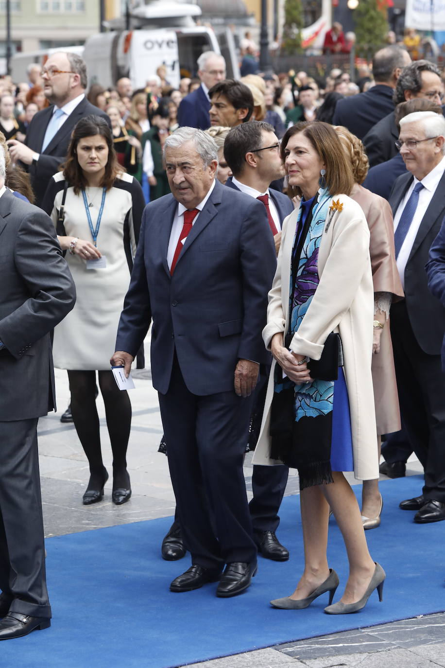 Familia Real, premiados e invitados han lucido sus mejores galas para asistir la ceremonia de entrega de los Premios