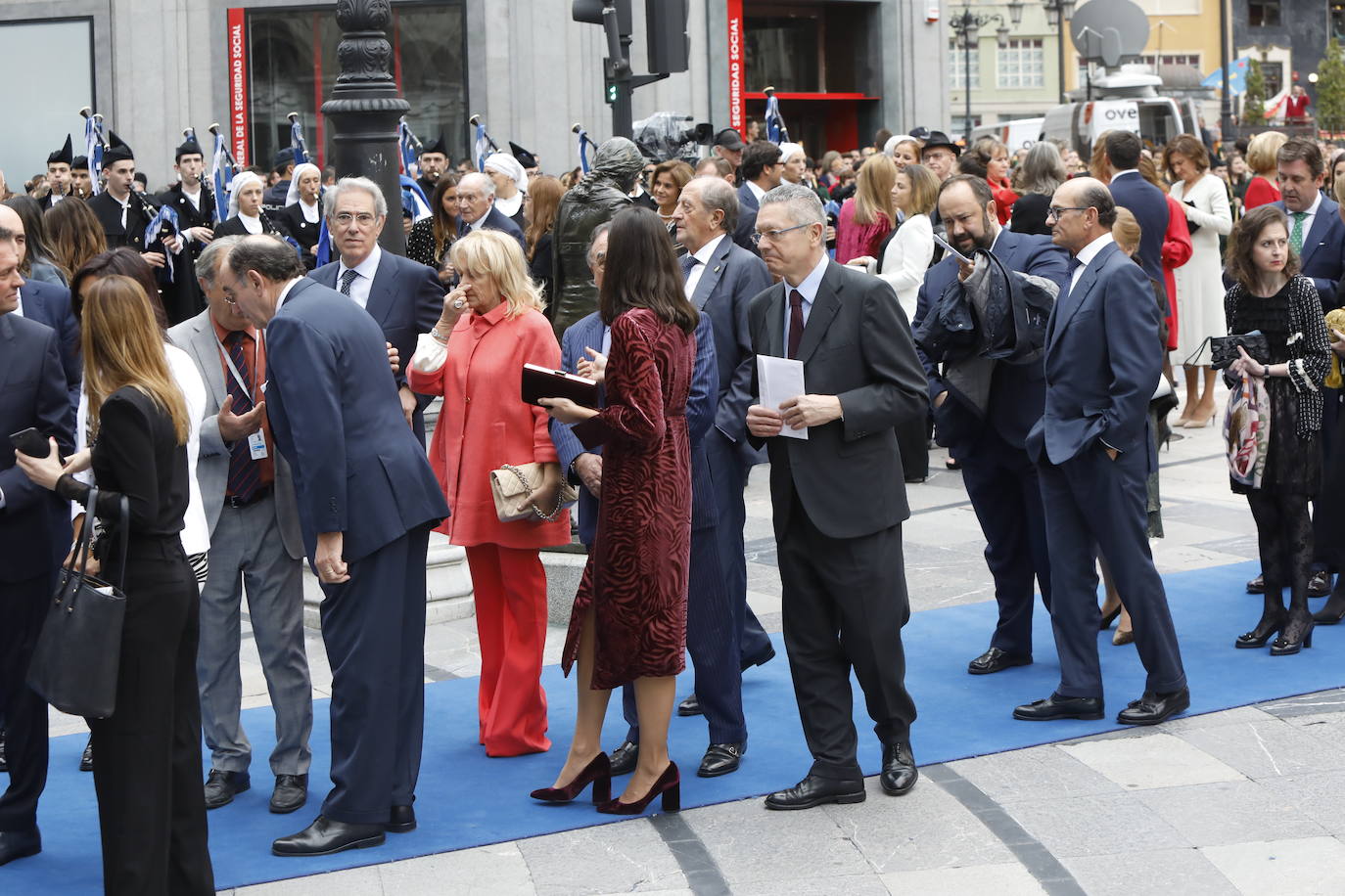 Familia Real, premiados e invitados han lucido sus mejores galas para asistir la ceremonia de entrega de los Premios