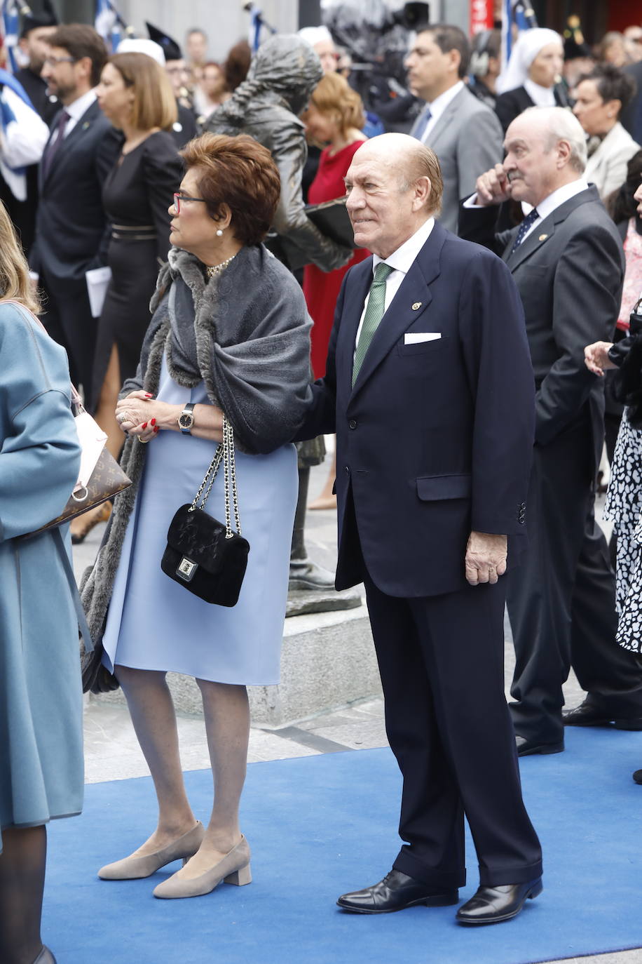 Familia Real, premiados e invitados han lucido sus mejores galas para asistir la ceremonia de entrega de los Premios