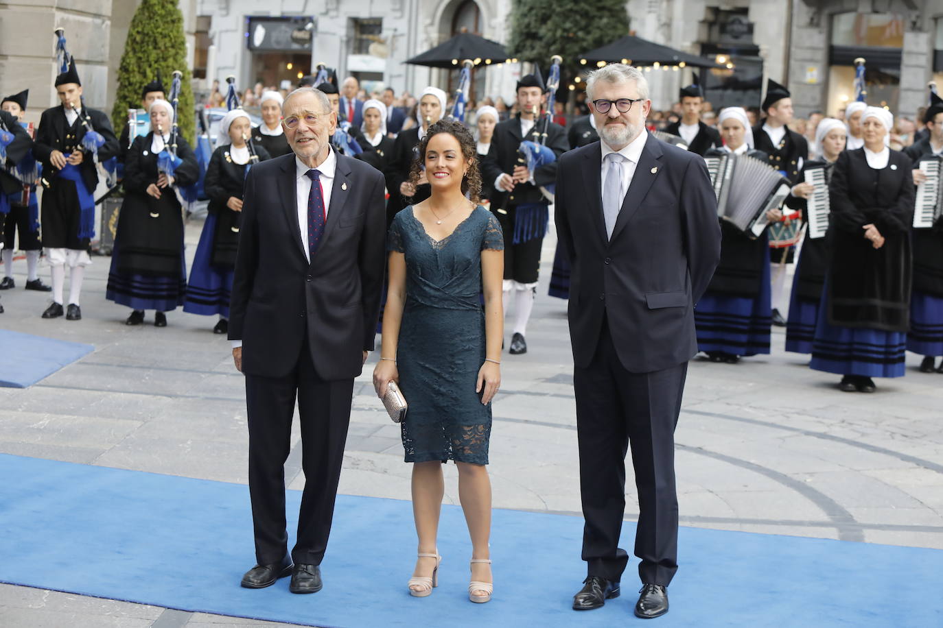 Familia Real, premiados e invitados han lucido sus mejores galas para asistir la ceremonia de entrega de los Premios