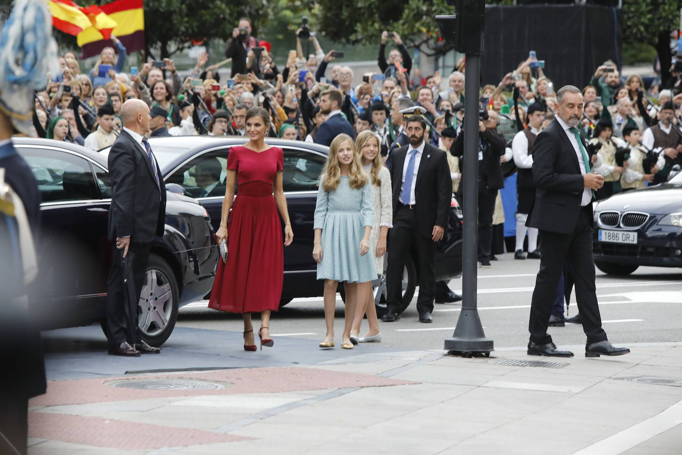 Familia Real, premiados e invitados han lucido sus mejores galas para asistir la ceremonia de entrega de los Premios