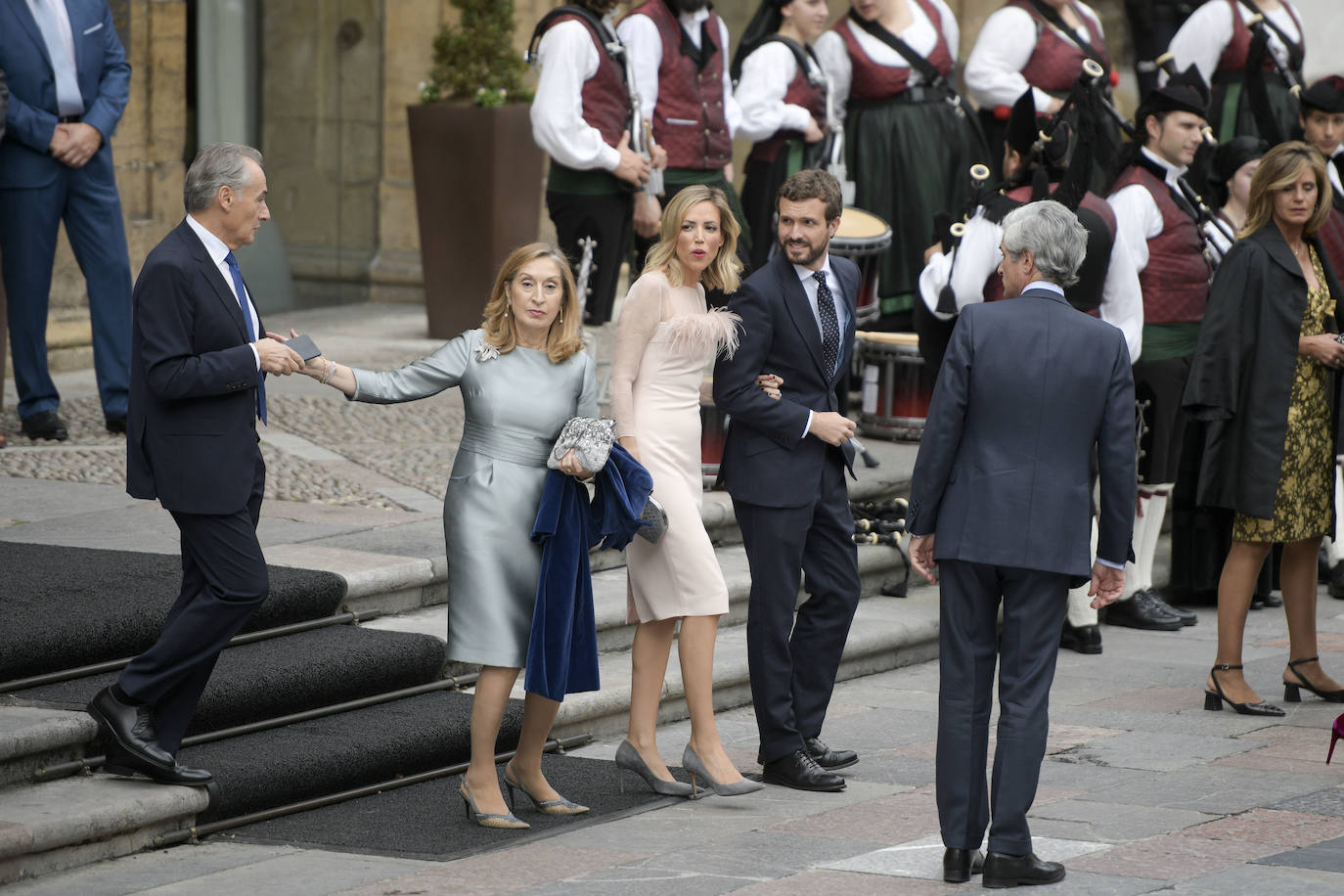 Familia Real, premiados e invitados han lucido sus mejores galas para asistir la ceremonia de entrega de los Premios