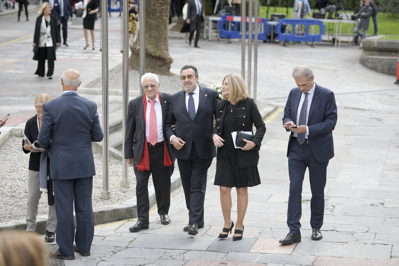 Familia Real, premiados e invitados han lucido sus mejores galas para asistir la ceremonia de entrega de los Premios