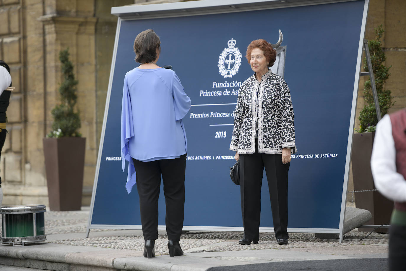 Familia Real, premiados e invitados han lucido sus mejores galas para asistir la ceremonia de entrega de los Premios