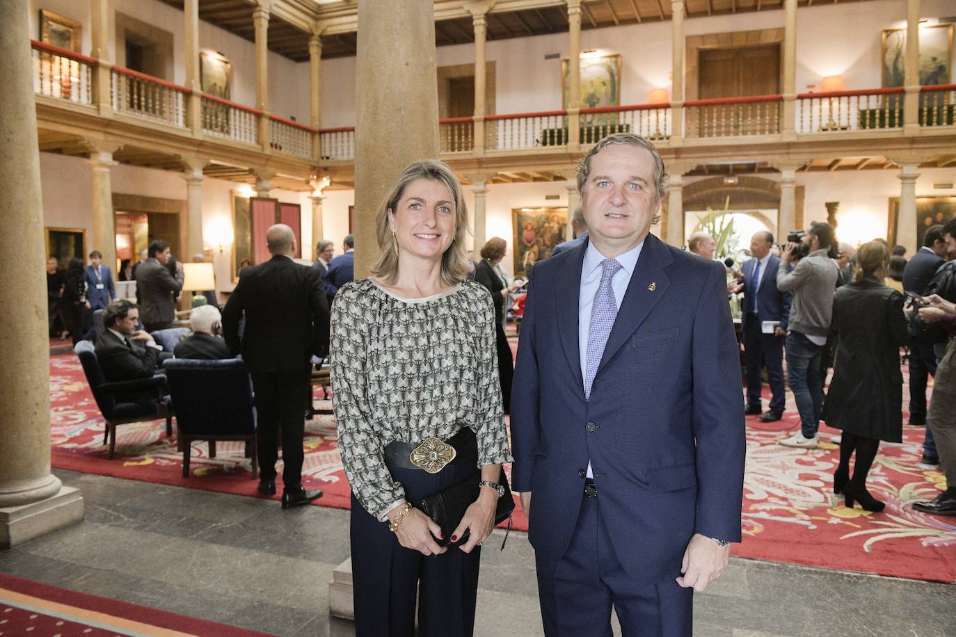 El histórico hotel ovetense ha sido escenario otro año de las tradicionales audiencias presididas por los Reyes, la Princesa de Asturias y la Infanta Leonor. Por el hall del establecimiento se ha visto a una nutrida representación de la vida social, económica o política nacional y regional.