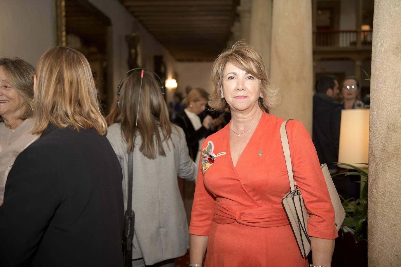 El histórico hotel ovetense ha sido escenario otro año de las tradicionales audiencias presididas por los Reyes, la Princesa de Asturias y la Infanta Leonor. Por el hall del establecimiento se ha visto a una nutrida representación de la vida social, económica o política nacional y regional.