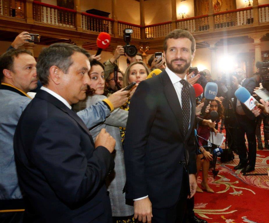 El histórico hotel ovetense ha sido escenario otro año de las tradicionales audiencias presididas por los Reyes, la Princesa de Asturias y la Infanta Leonor. Por el hall del establecimiento se ha visto a una nutrida representación de la vida social, económica o política nacional y regional.