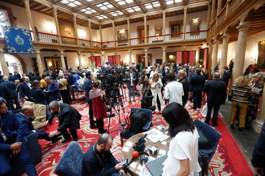 El histórico hotel ovetense ha sido escenario otro año de las tradicionales audiencias presididas por los Reyes, la Princesa de Asturias y la Infanta Leonor. Por el hall del establecimiento se ha visto a una nutrida representación de la vida social, económica o política nacional y regional.