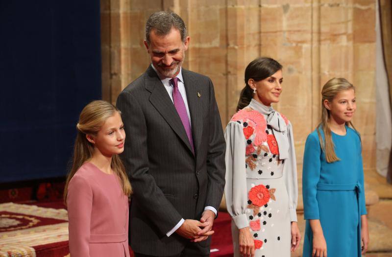 La Princesa Leonor ha sido el principal centro de atención de todos los actos en los que ha participado. Entre los más importantes, la audiencia a los presidentes de los jurados, a los miembros de los patronatos Princesa y Fundación y a los galardonados con los Premios Princesa de Asturias y la ceremonia de entrega en el teatro Campoamor, donde ha dado su primer discurso público.