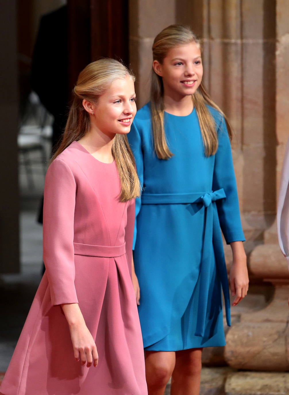 Los Reyes Felipe VI y Letizia, acompañados por la Princesa de Asturias y la Infanta Sofía, recibieron en Oviedo a los ganadores de los Premios Fin de Carrera 2018 de la Universidad de Oviedo, a los galardonados con las 'Medallas de Asturias 2019' y a los presidentes de los jurados, miembros de los patronatos Princesa de Asturias y Fundación Princesa de Asturias.