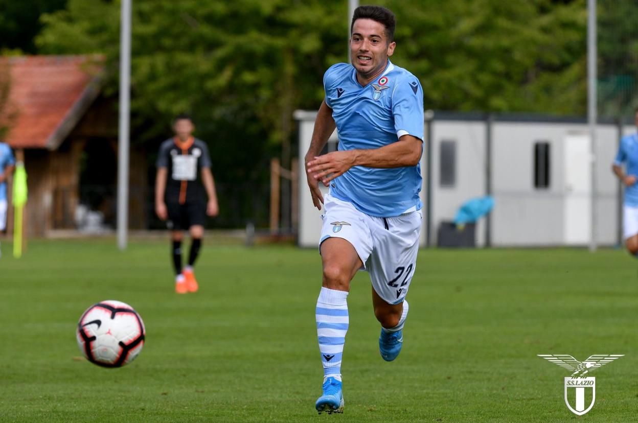 Jony, en un partido de pretemporada con la Lazio, lidera en velocidad un contragolpe de su equipo. 