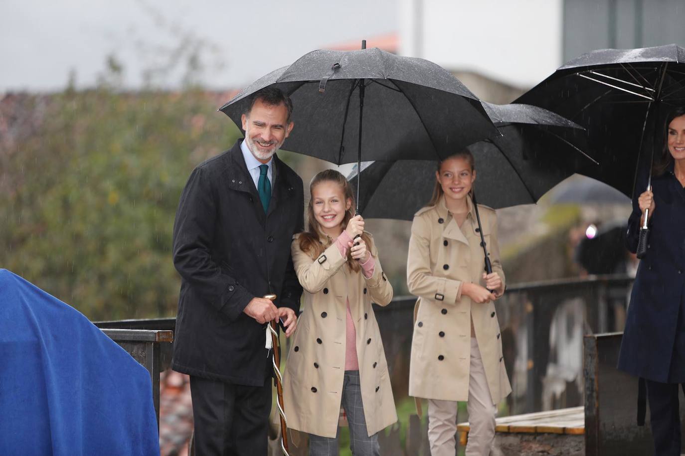 La lluvia no consiguió empañar la visita de la Princesa junto a los Reyes y la Infanta Sofía al Pueblo Ejemplar 2019.