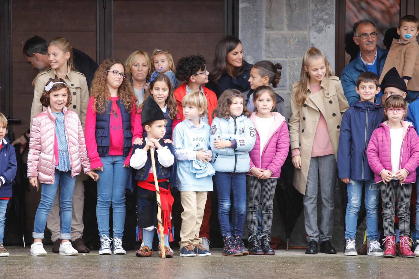 La lluvia no consiguió empañar la visita de la Princesa junto a los Reyes y la Infanta Sofía al Pueblo Ejemplar 2019.