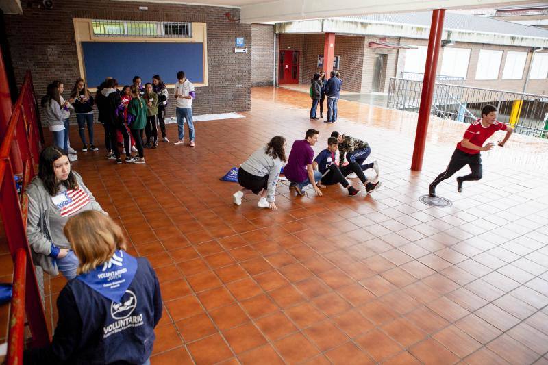 Más de doscientos jóvenes participaron este sábado en el encuentro de voluntarios de la Fundación del Banco de Alimentos de Asturias. Al acto acudieron estudiantes de Secundaria, Bachiller y Formación Profesional donde plasmaron su experiencia y compartieron vivencias relacionadas con el desarrollo de su voluntariado dentro de esta entidad y participaron en diferentes actividades lúdicas.