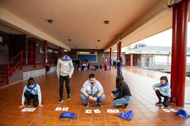 Más de doscientos jóvenes participaron este sábado en el encuentro de voluntarios de la Fundación del Banco de Alimentos de Asturias. Al acto acudieron estudiantes de Secundaria, Bachiller y Formación Profesional donde plasmaron su experiencia y compartieron vivencias relacionadas con el desarrollo de su voluntariado dentro de esta entidad y participaron en diferentes actividades lúdicas.