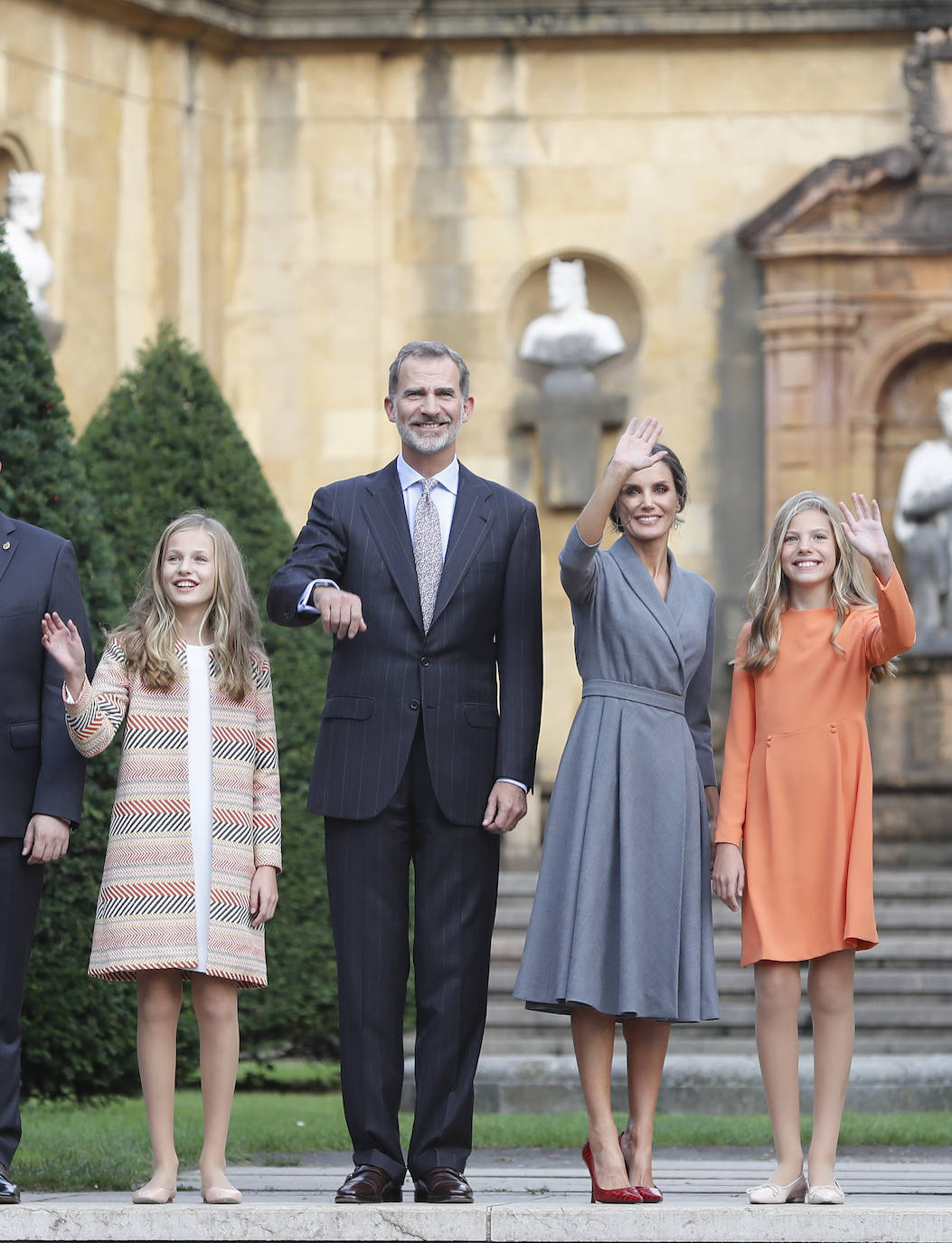 El look de la Reina Letizia en la Catedral. El vestido ‘misterioso’ que la Reina había lucido en Marruecos y el día del 40 aniversario de la Constitución.