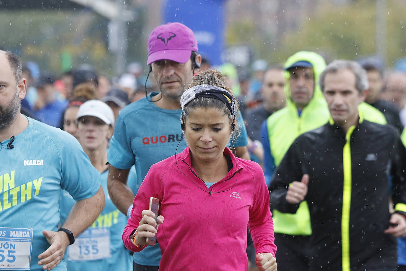 La octava edición de la Sanitas Marca Running Series, que recorrió diez kilómetros a través de la costa gijonesa, alcanza sus previsiones de participación y culmina con la victoria de Javier Benito e Irene Loizate