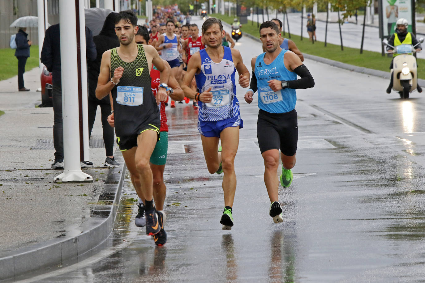 La octava edición de la Sanitas Marca Running Series, que recorrió diez kilómetros a través de la costa gijonesa, alcanza sus previsiones de participación y culmina con la victoria de Javier Benito e Irene Loizate