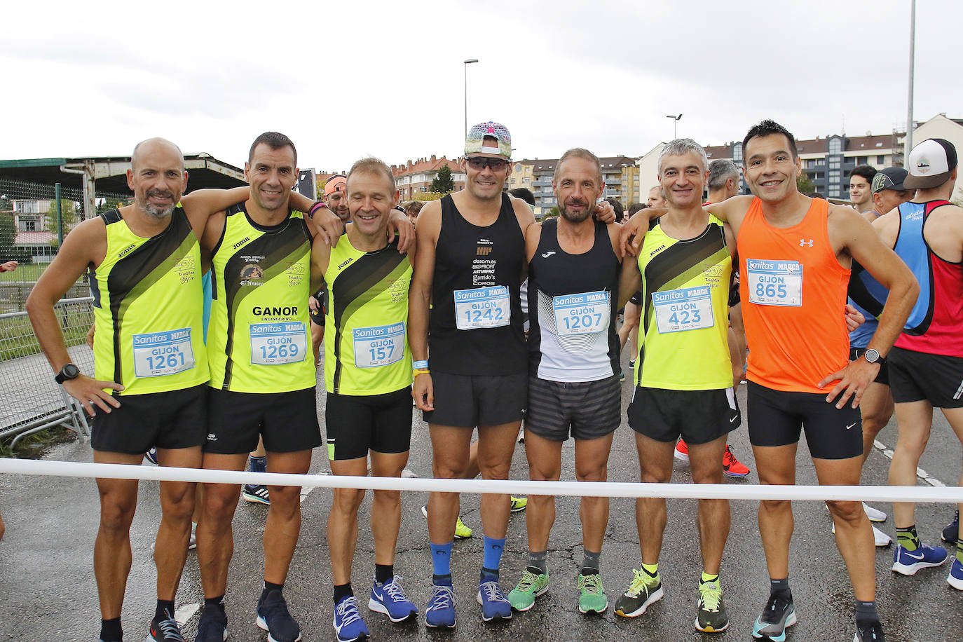 La octava edición de la Sanitas Marca Running Series, que recorrió diez kilómetros a través de la costa gijonesa, alcanza sus previsiones de participación y culmina con la victoria de Javier Benito e Irene Loizate