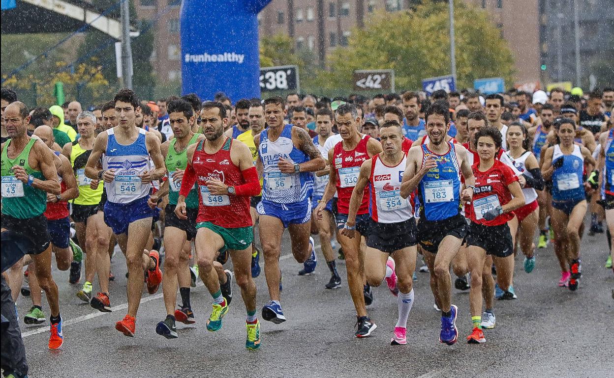 Javier Benito e Irene Loizate vencen en los 10 Kilómetros de Gijón