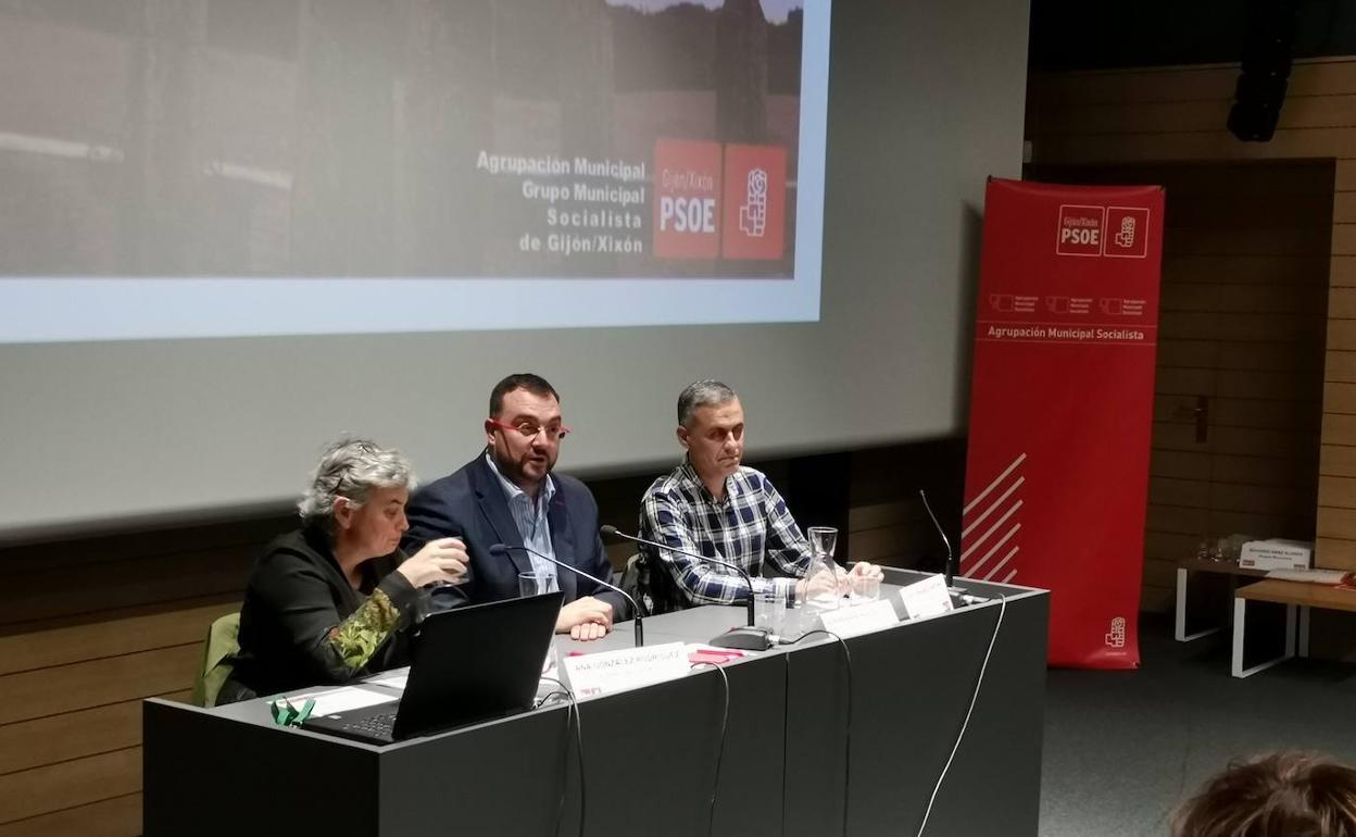 Adrián Barbón, durante su intervención en las Jornadas de Memoria Histórica que el Partido Socialista de Gijón. 