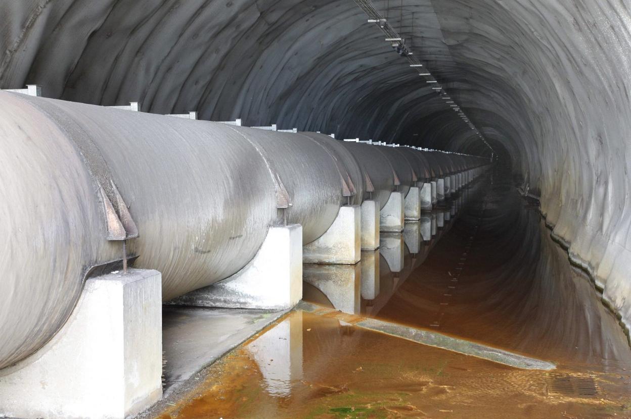 Tubería de la estación depuradora del oeste. 
