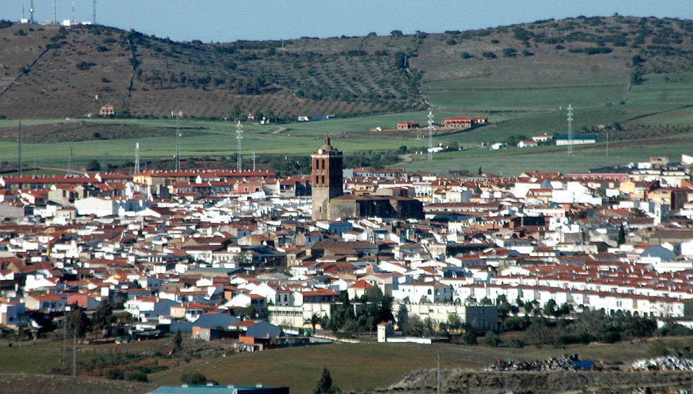 Zafra, Badajoz. Situada junto a la antigua Vía de la Plata romana, en ella hay algo de origen celta, pero es su pasado medieval el que destaca, siendo frontera entre los reinos taifas de Sevilla y Badajoz.