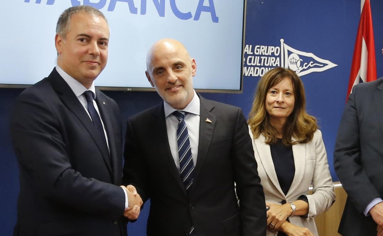 Marcos Lamas, Antonio Corripio y Beatriz Coto, en la firma. 