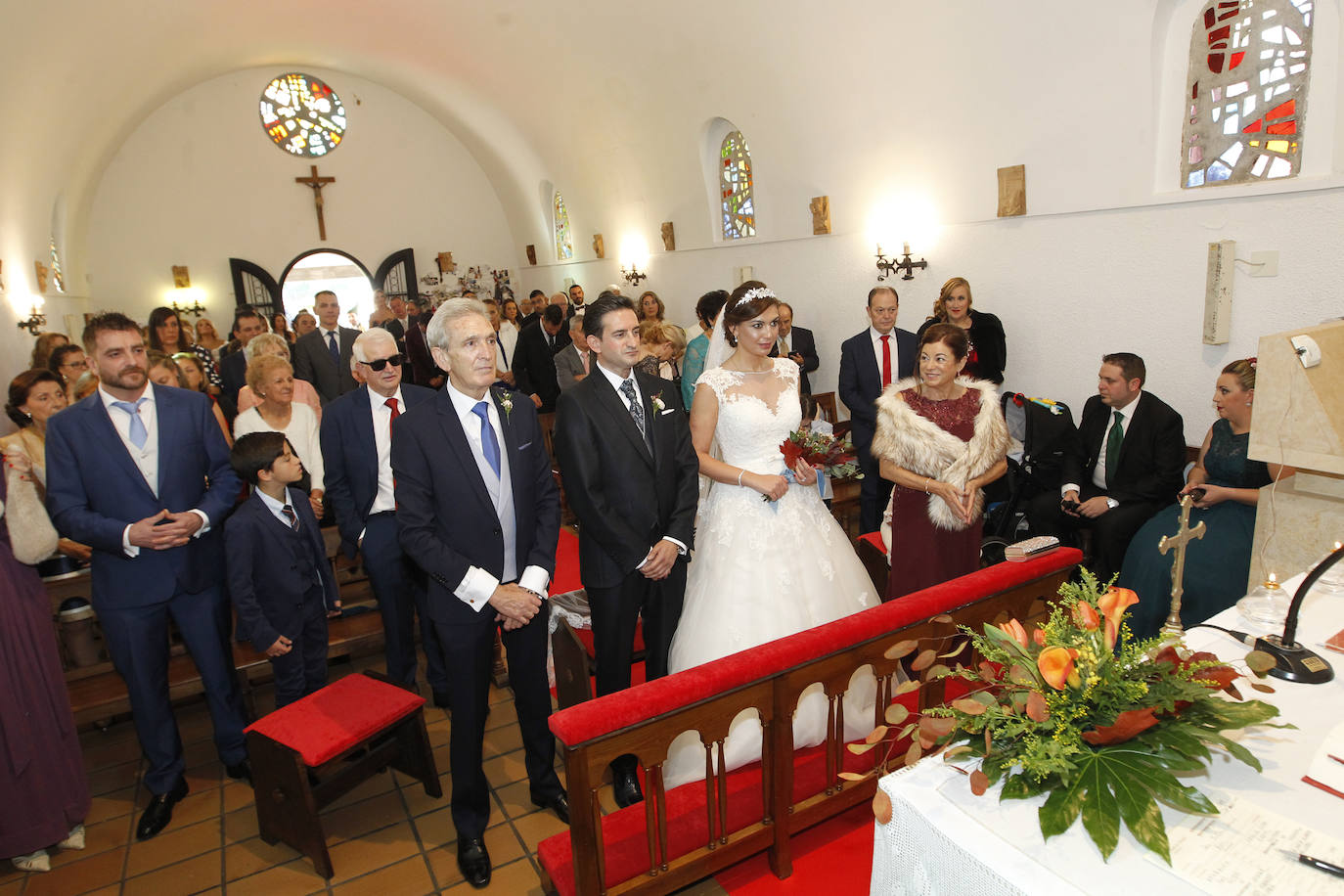 Hija del exjugador del Sporting José Manuel Díaz Gayol, se casó en la capilla de la Providencia con Raúl Huerta. Raquel García, que fue nadadora del Grupo Cultura Covadonga y trabajó como modelo durante años, fue elegida también Miss Centenario del Sporting. 