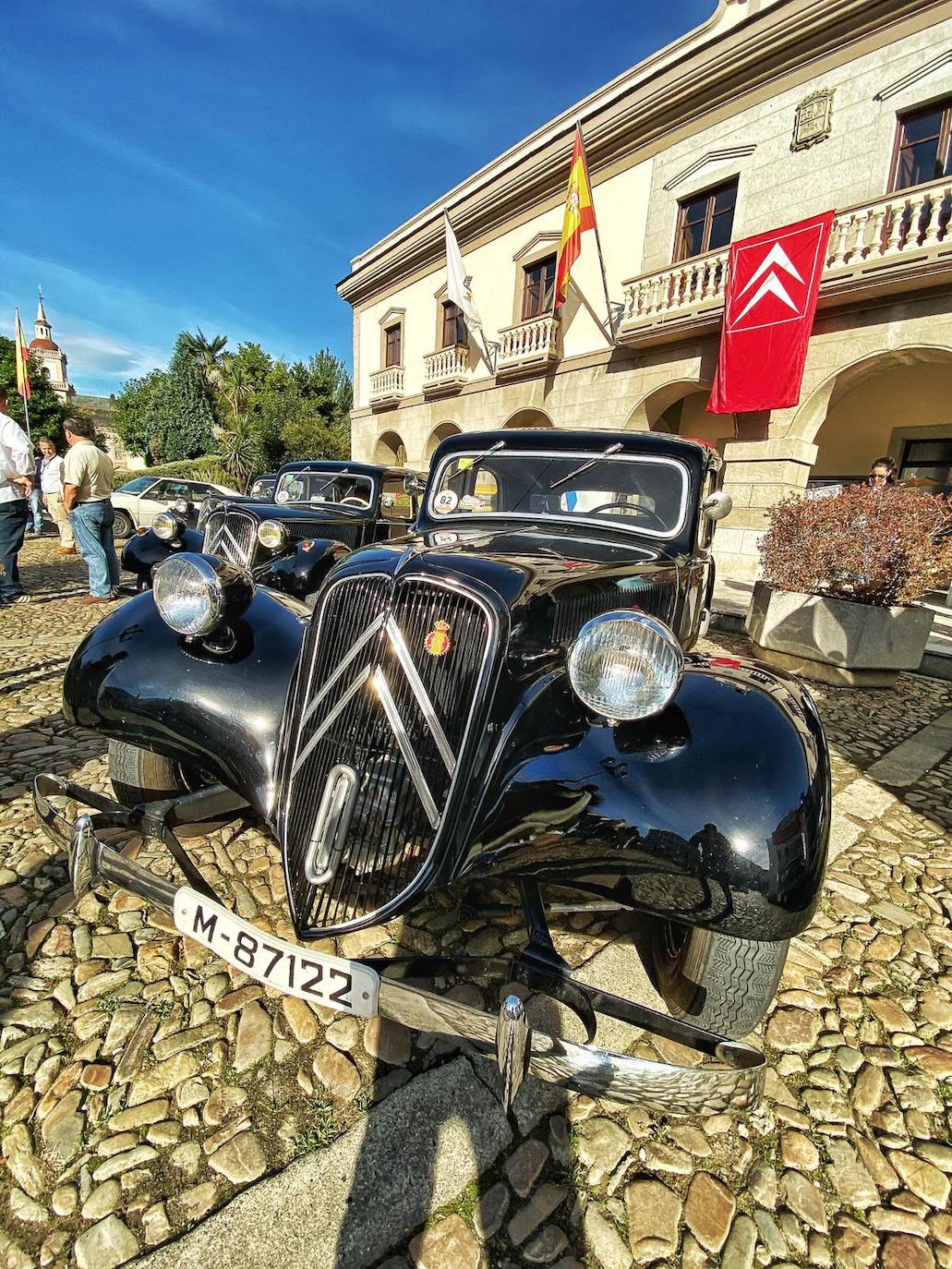 El encuentro, organizada por el  Automóvil Club Vegadeo, la XIV Ruta os Fornos pasó también por Taramundi y Puentenuevo.