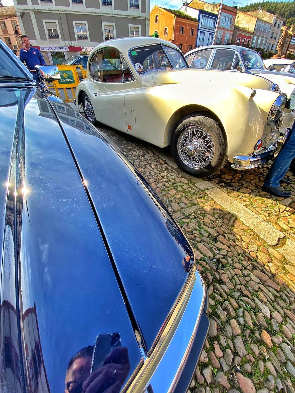 El encuentro, organizada por el  Automóvil Club Vegadeo, la XIV Ruta os Fornos pasó también por Taramundi y Puentenuevo.