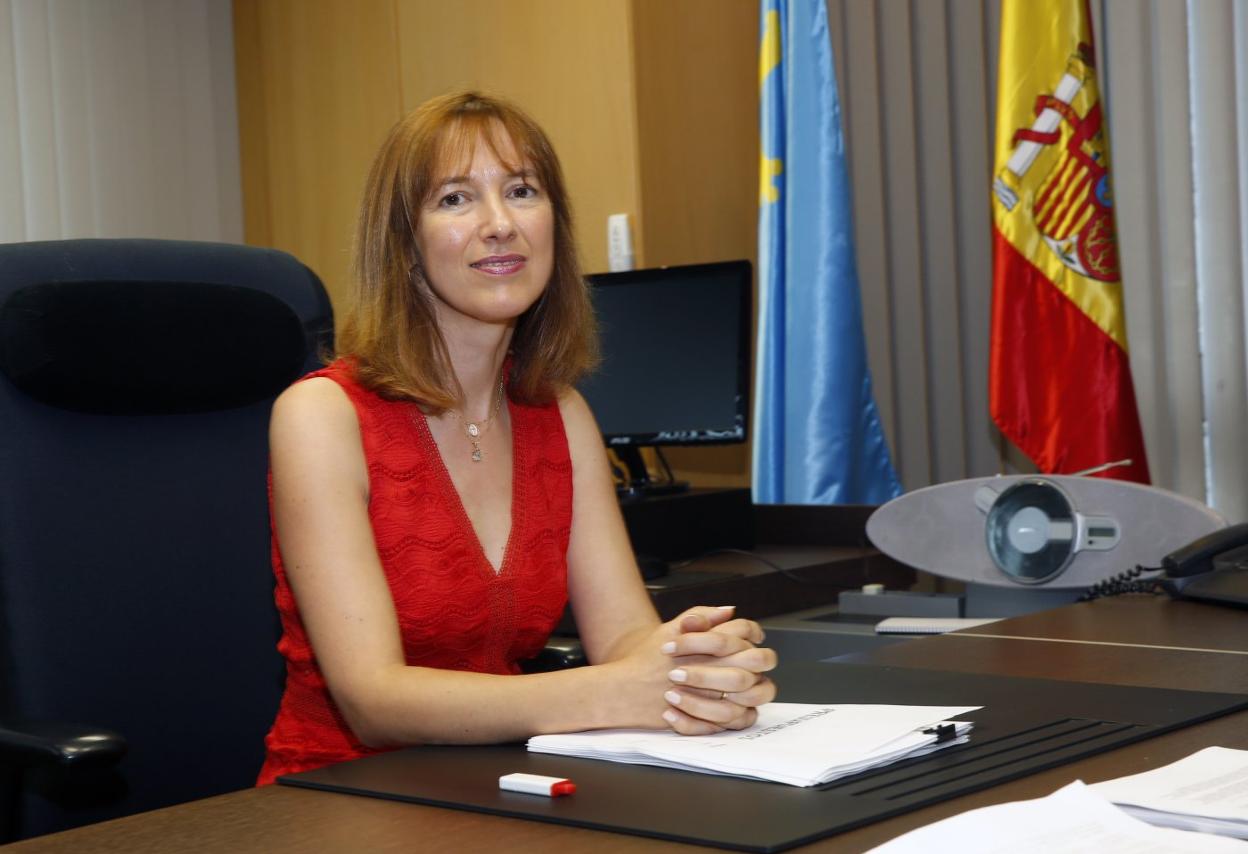 Ana Cárcaba, en su despacho. 