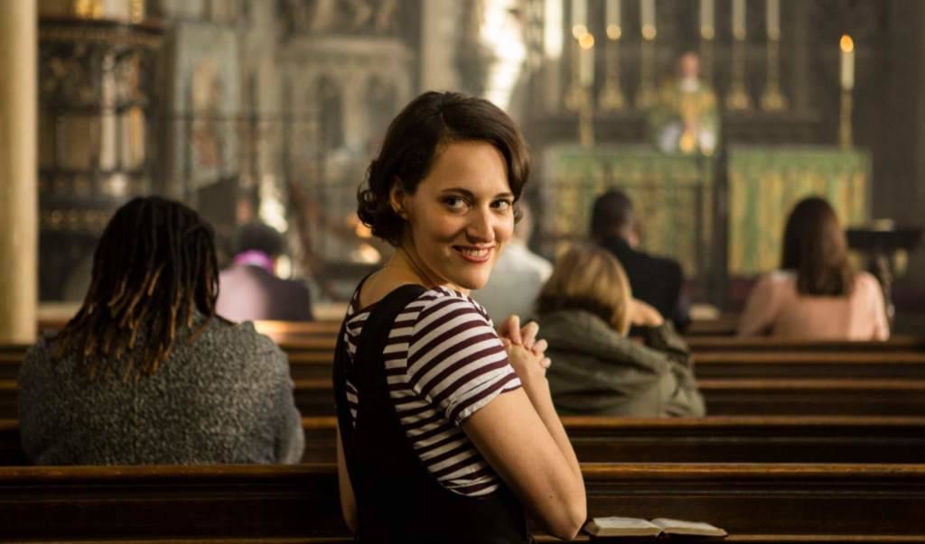 Fleabag. Trata de una enojada joven que vive en Londres. La serie es particularmente conocida por 'romper la cuarta pared' mediante las afirmaciones de la protagonista a la cámara.