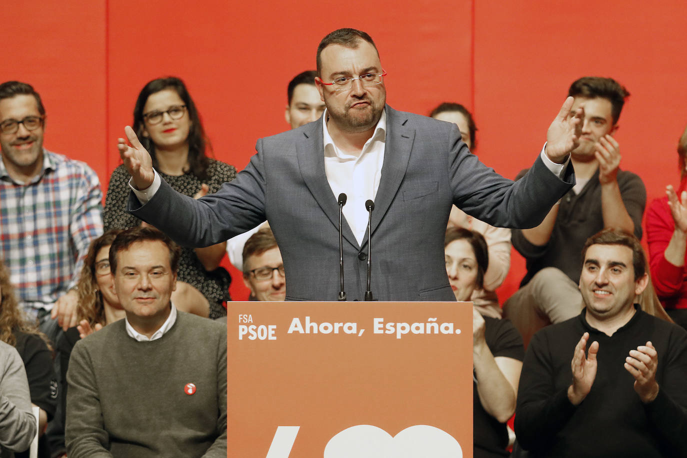 La vicepresidenta del Gobierno en funciones asegura en Gijón que su formación se prepara para una campaña de «todos» contra el PSOE