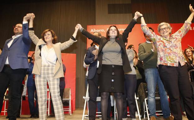 De izquierda a derecha, Adrián Barbón, Carmen Calvo, Adriana Lastra y Ana González, en el mitin celebrado en Gijón. 