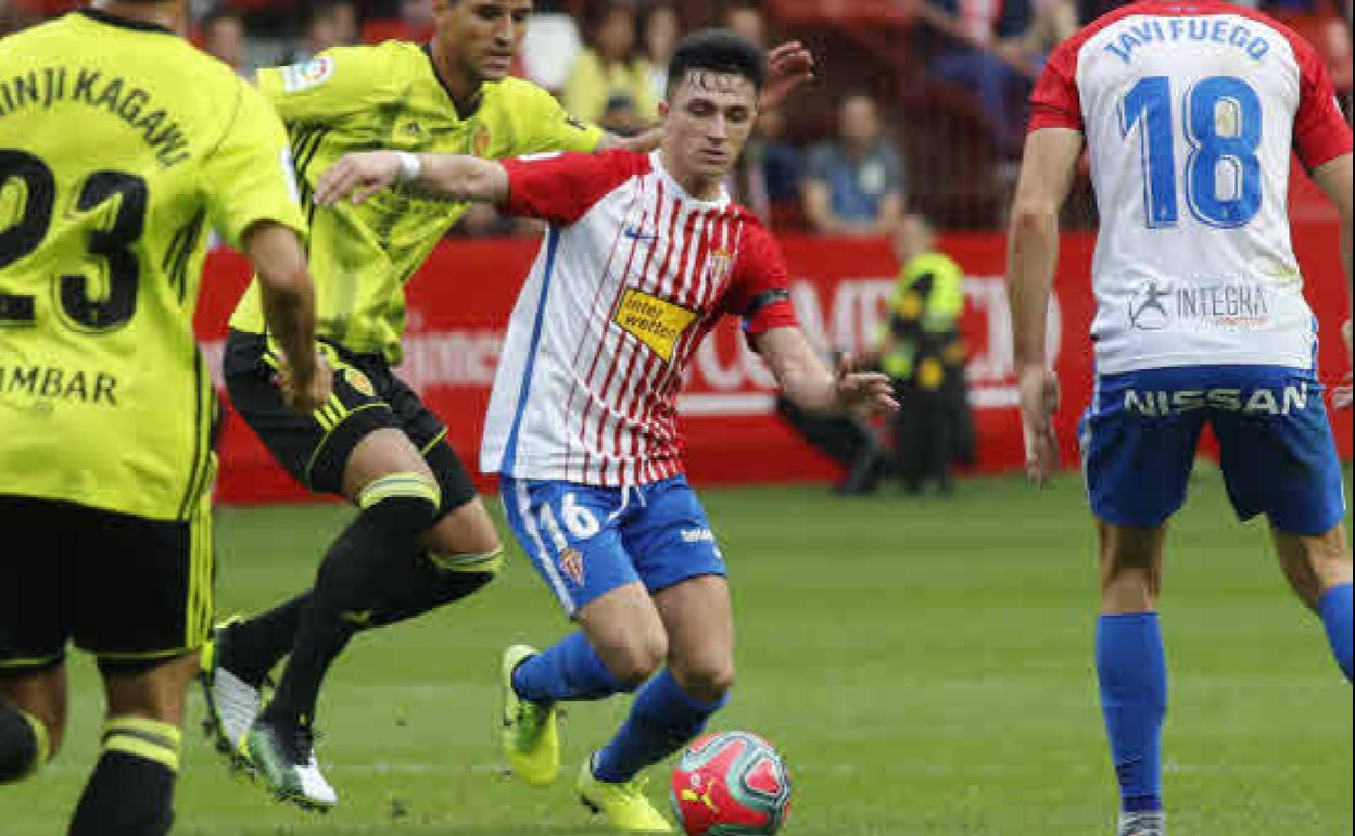 Manu García en el partido de Liga de Segunda División entre el Sporting y el Real Zaragoza 